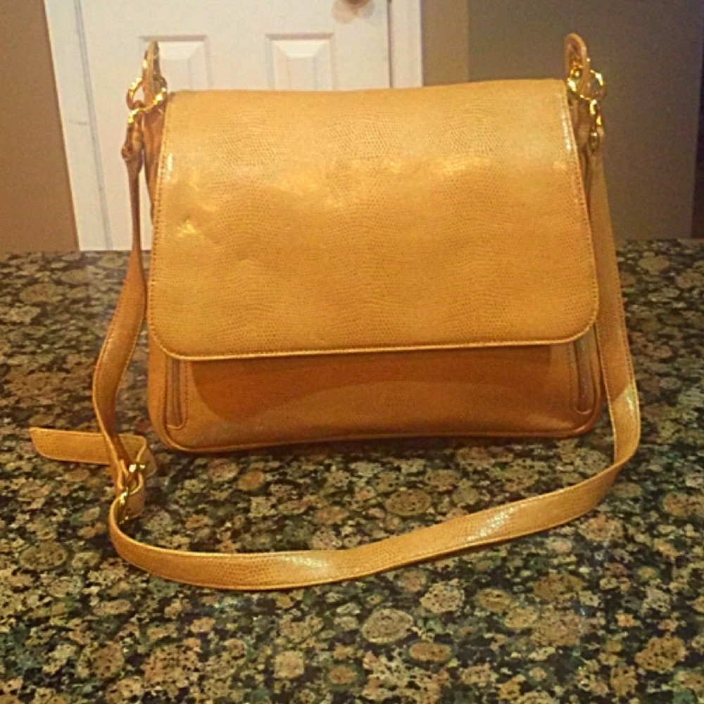 MEDALLION  Cute Crossbody Hand Bag w inside Wallet